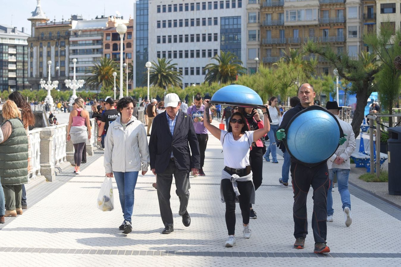 Fotos: Donostia disfruta de un sábado soleado y de agradables temperaturas