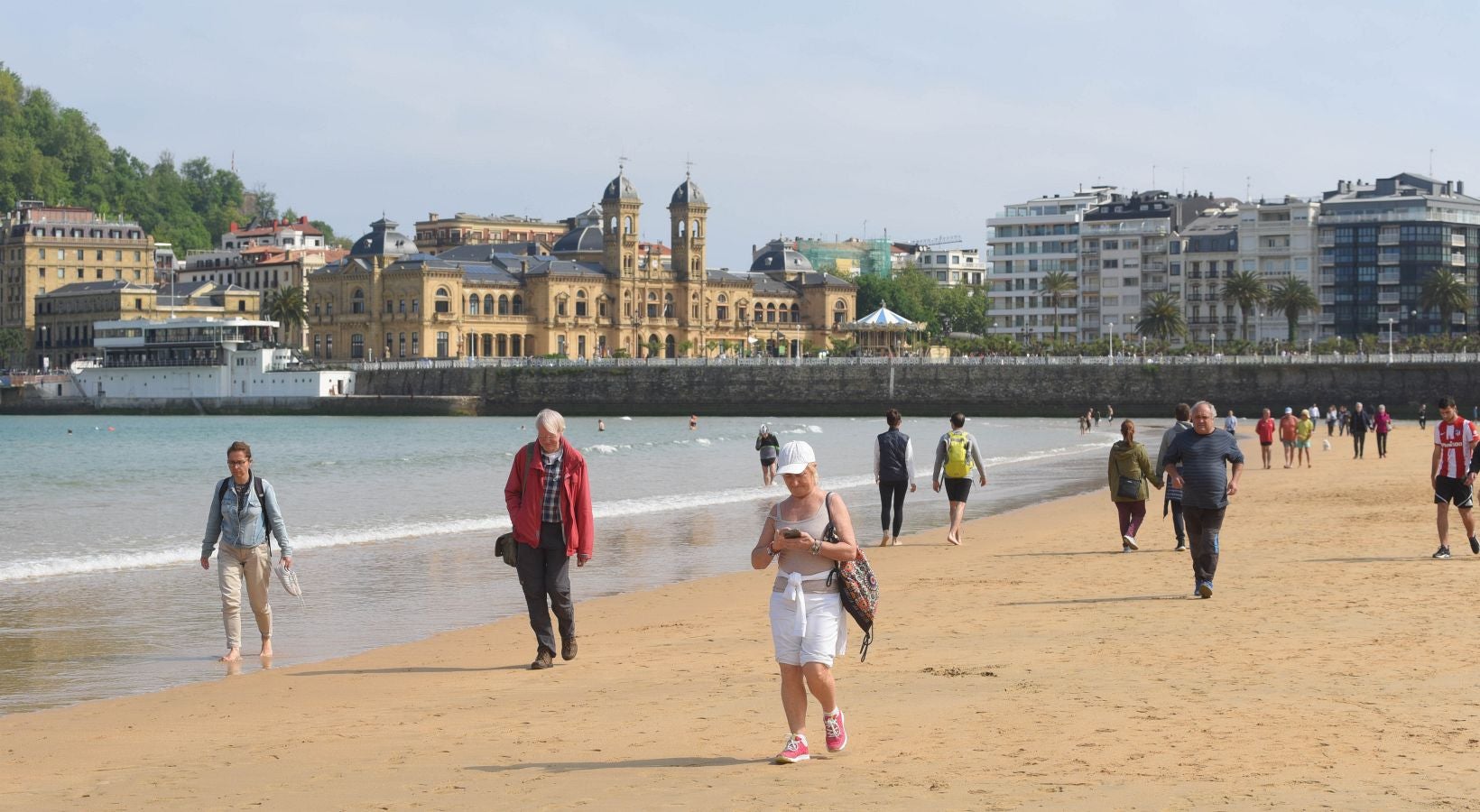 Fotos: Donostia disfruta de un sábado soleado y de agradables temperaturas
