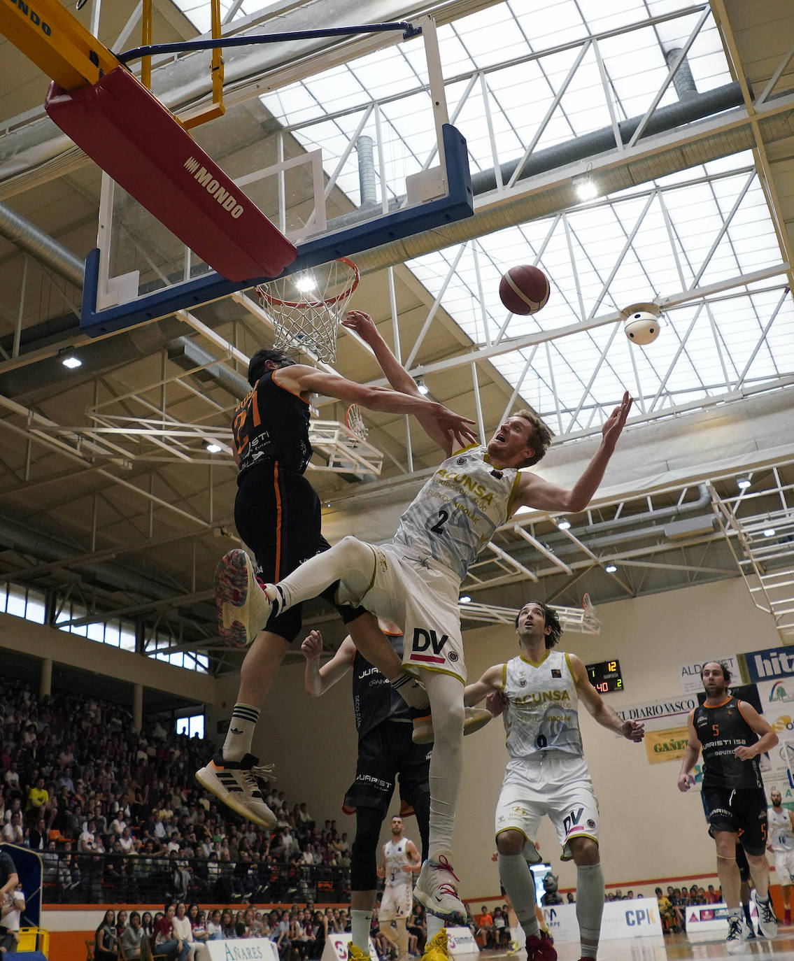 Fotos: Histórico triunfo del Juaristi Iraurgi ante el Acunsa GBC