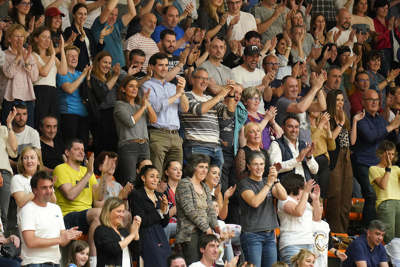 Fotos: Histórico triunfo del Juaristi Iraurgi ante el Acunsa GBC