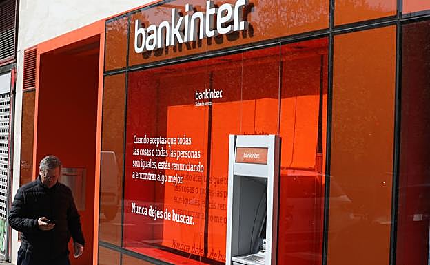 Condenan a Bankinter a cesar el cobro a terceros de comisiones por ingresos en efectivo