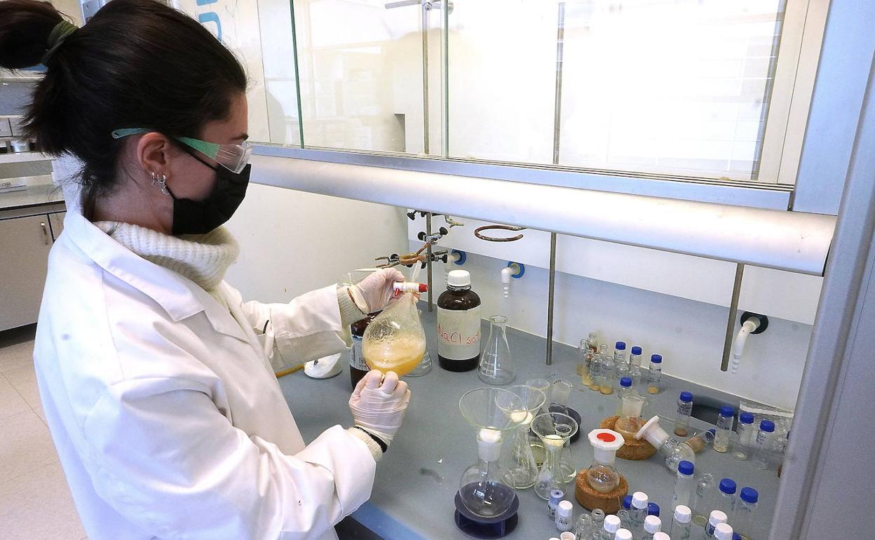 Los perfiles científicos son de los más buscados por las empresas. 