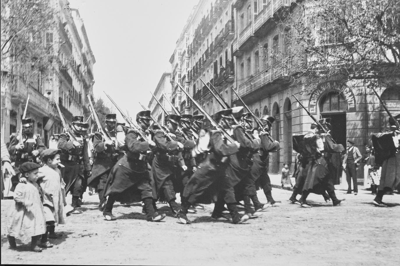 Fotos: &#039;Aurrera eginez&#039; refleja el camino de San Sebastián hacia la modernidad