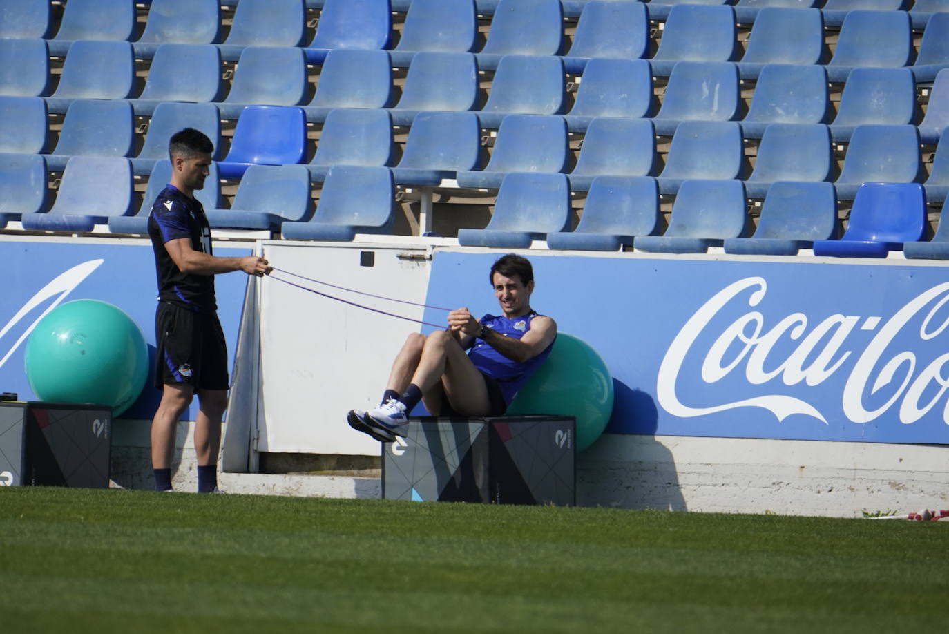 Fotos: Barrenetxea ya toca balón en Zubieta