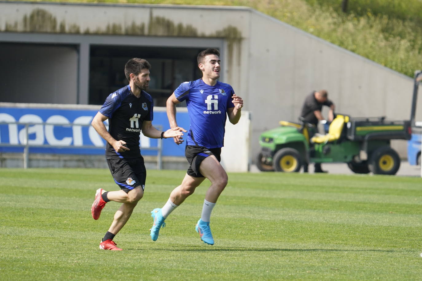 Fotos: Barrenetxea ya toca balón en Zubieta