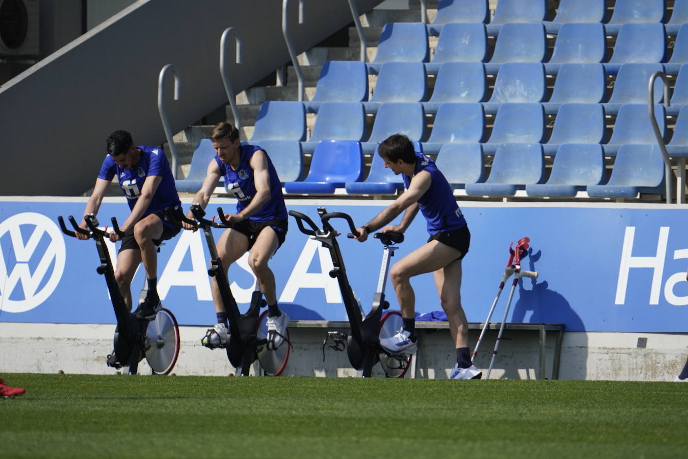 Fotos: Barrenetxea ya toca balón en Zubieta