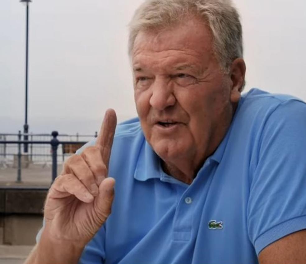 Un fotograma del documental donde John Toshack habla desde Barcelona. 