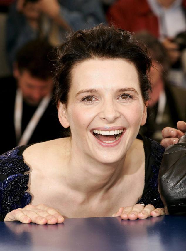 La actriz francesa Juliette Binoche posa en el Festival de Cannes, en 2005, antes de la presentación de 'Caché'.