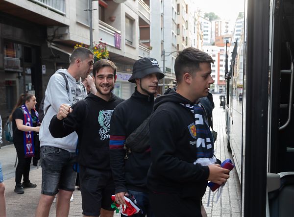 Imagen secundaria 1 - S. D. Eibar: La afición armera madruga para estar con su equipo en Leganés