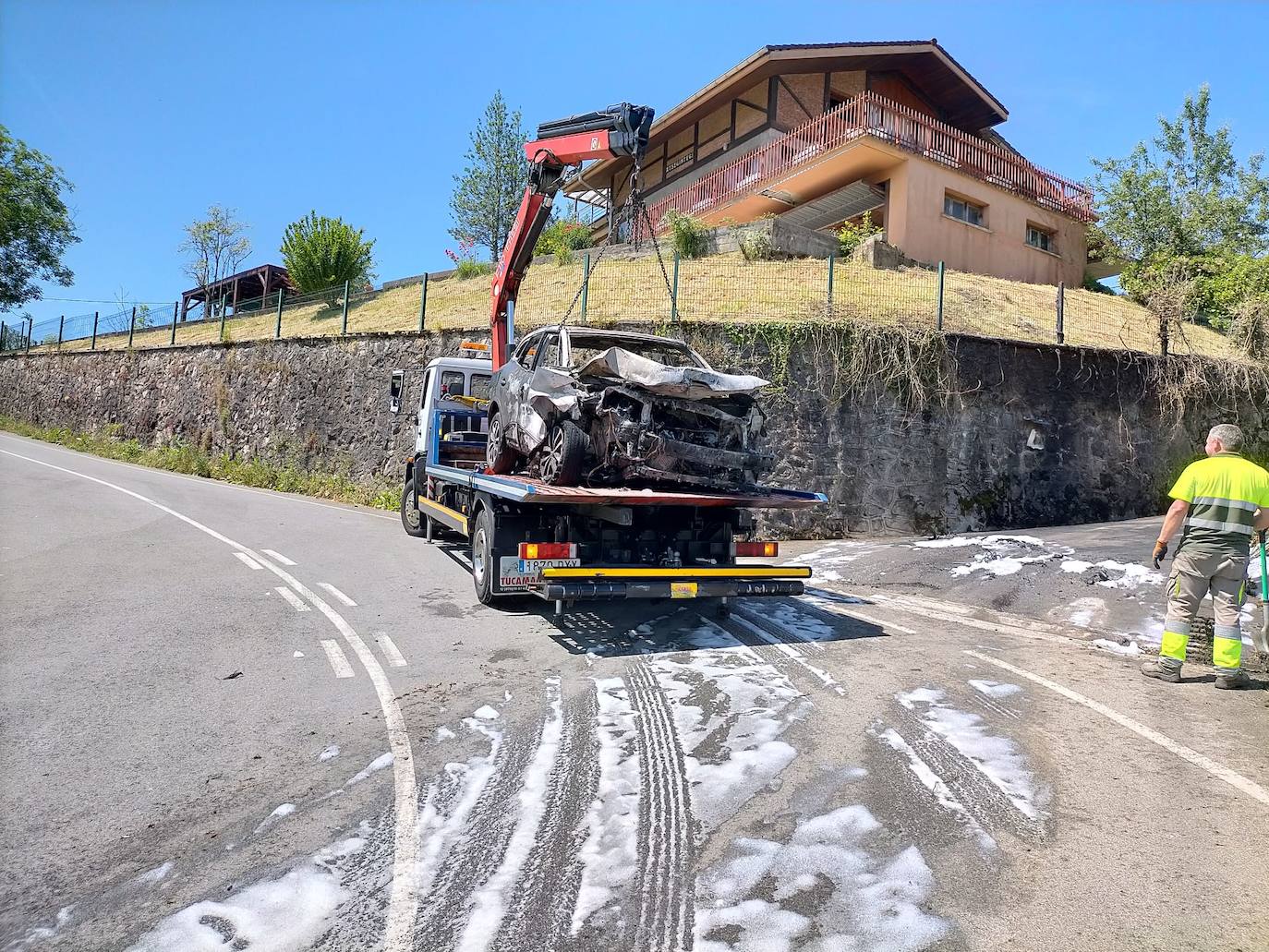 Estado en el que ha quedado el vehículo tras el incendio.