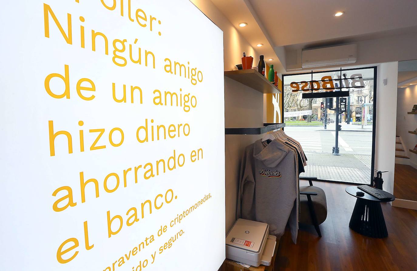 El establecimiento BitBase, situado en el Boulevard donostiarra, es el único de todo Gipuzkoa. 