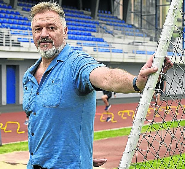 Joseba Roteta, durante su presentación ayer por la tarde. 