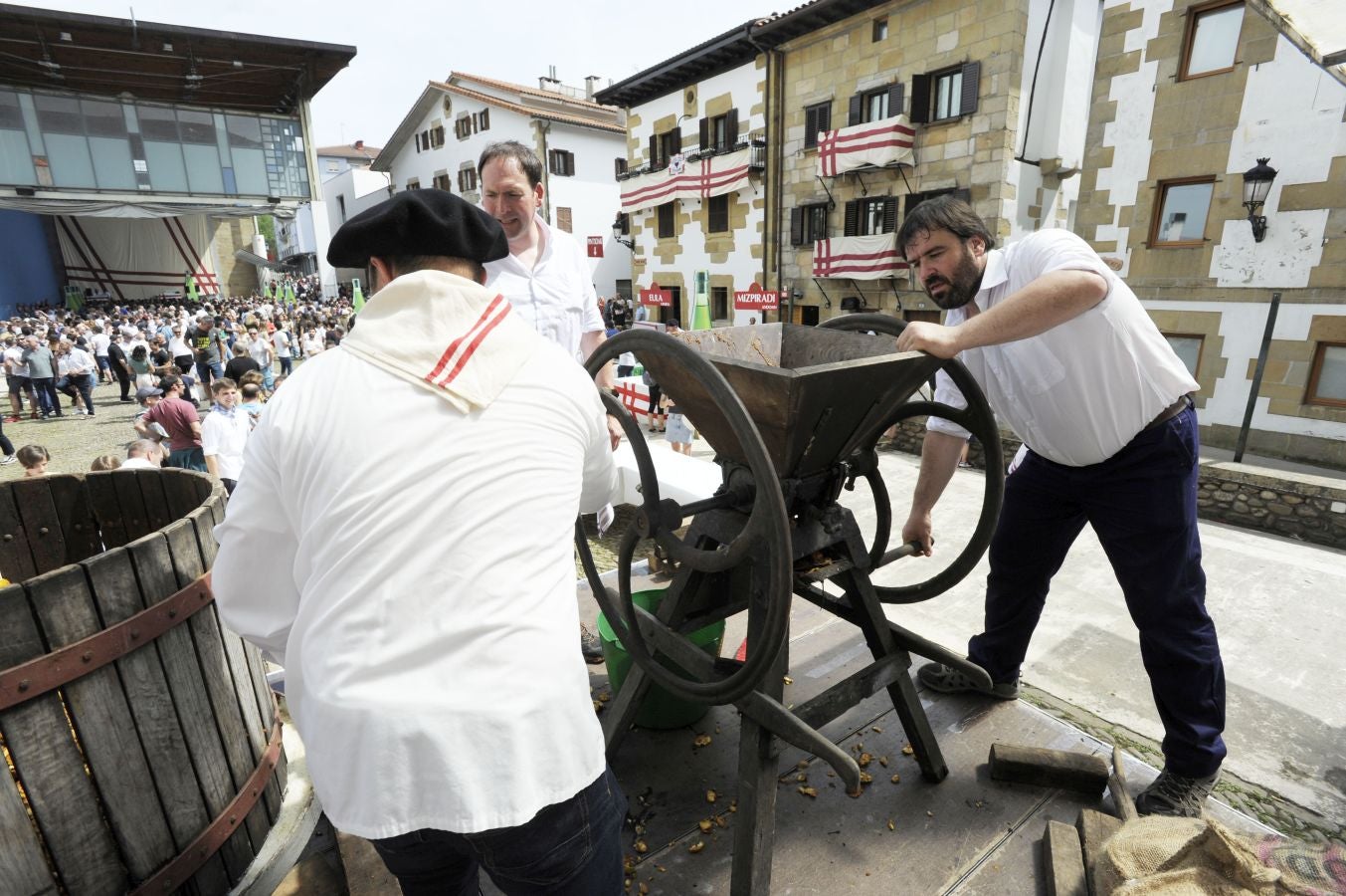 Fotos: Sagardo egun jendetsua Usurbilen