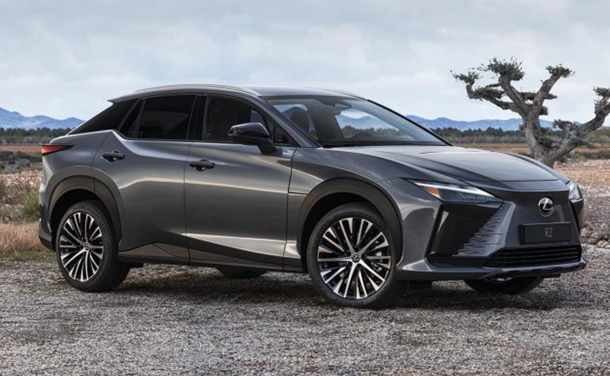 El Lexus RZ 450e es 100% eléctrico, llegará a finales de año y su precio partirá de los 73.000 euros y podrá llegar a los 88.400.