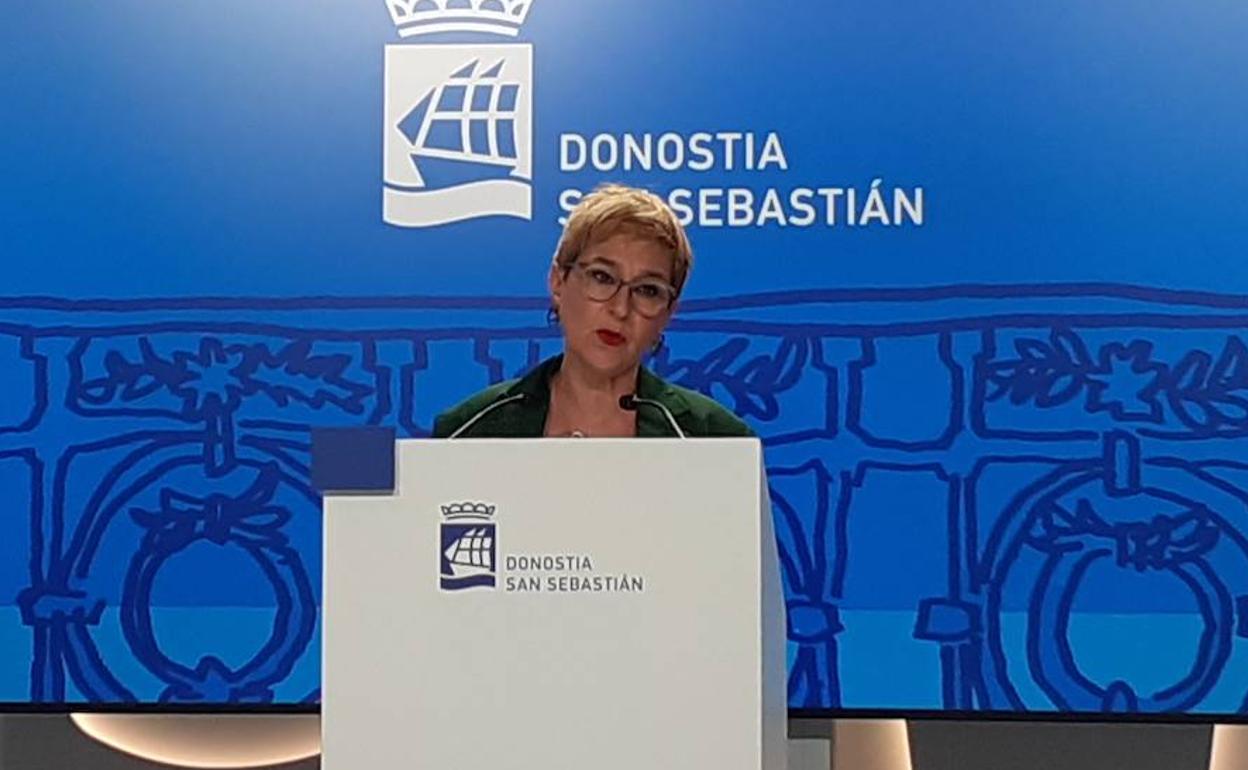 La delegada de Acción Social, Aitziber San Román, este lunes en el Ayuntamiento. 