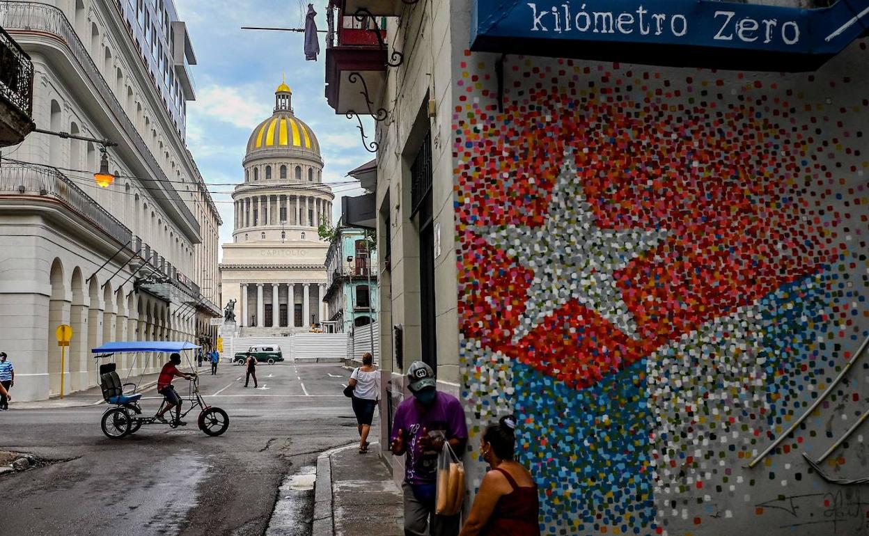 Una escena de La Habana Vieja, centro histórico que sufren un grave deterioro desde hace décadas. 