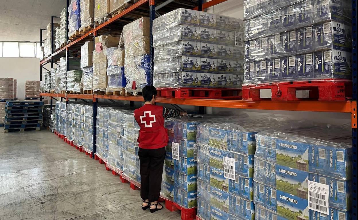 5.400 personas se benefician en Gipuzkoa del reparto de alimentos de Cruz Roja