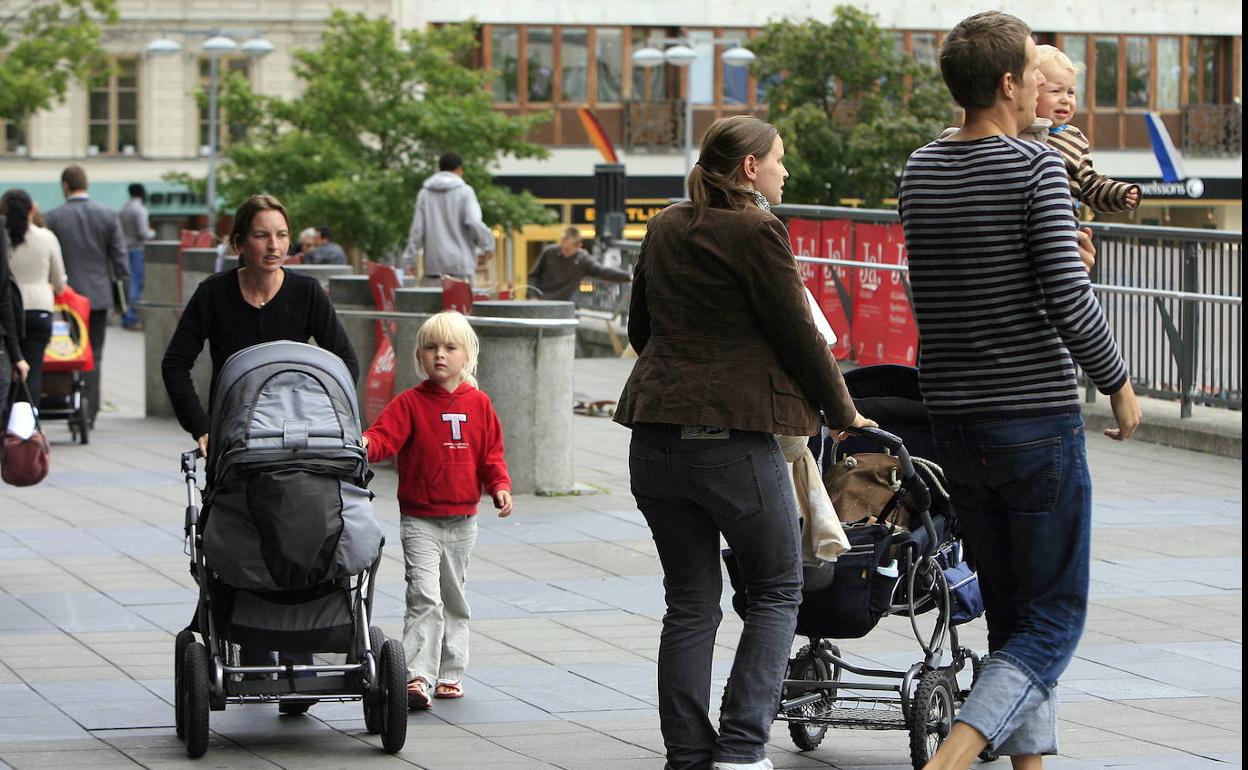 Gizartean oro har ematen diren genero rol eta estereotipoak errepikatzen dira euskalgintzan. 