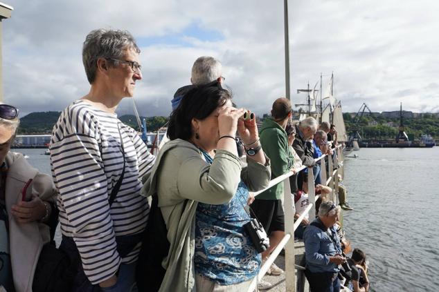 Fotos de los barcos del Itsa FEstibala en La bahía de Pasaia