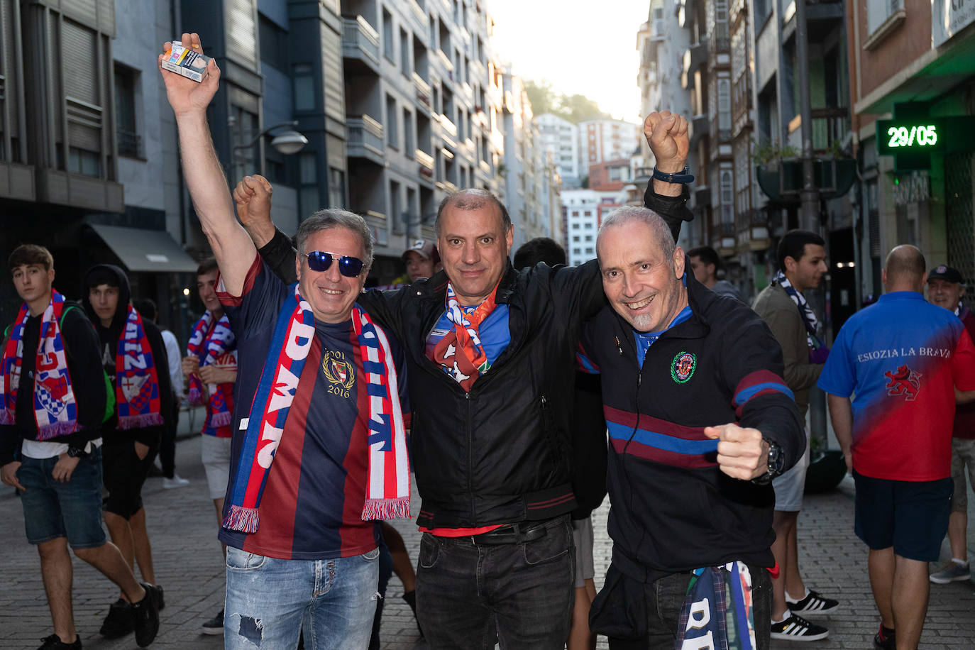 Fotos: La afición se vuelca con el Eibar