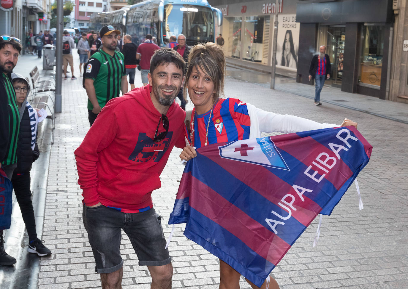 Fotos: La afición se vuelca con el Eibar