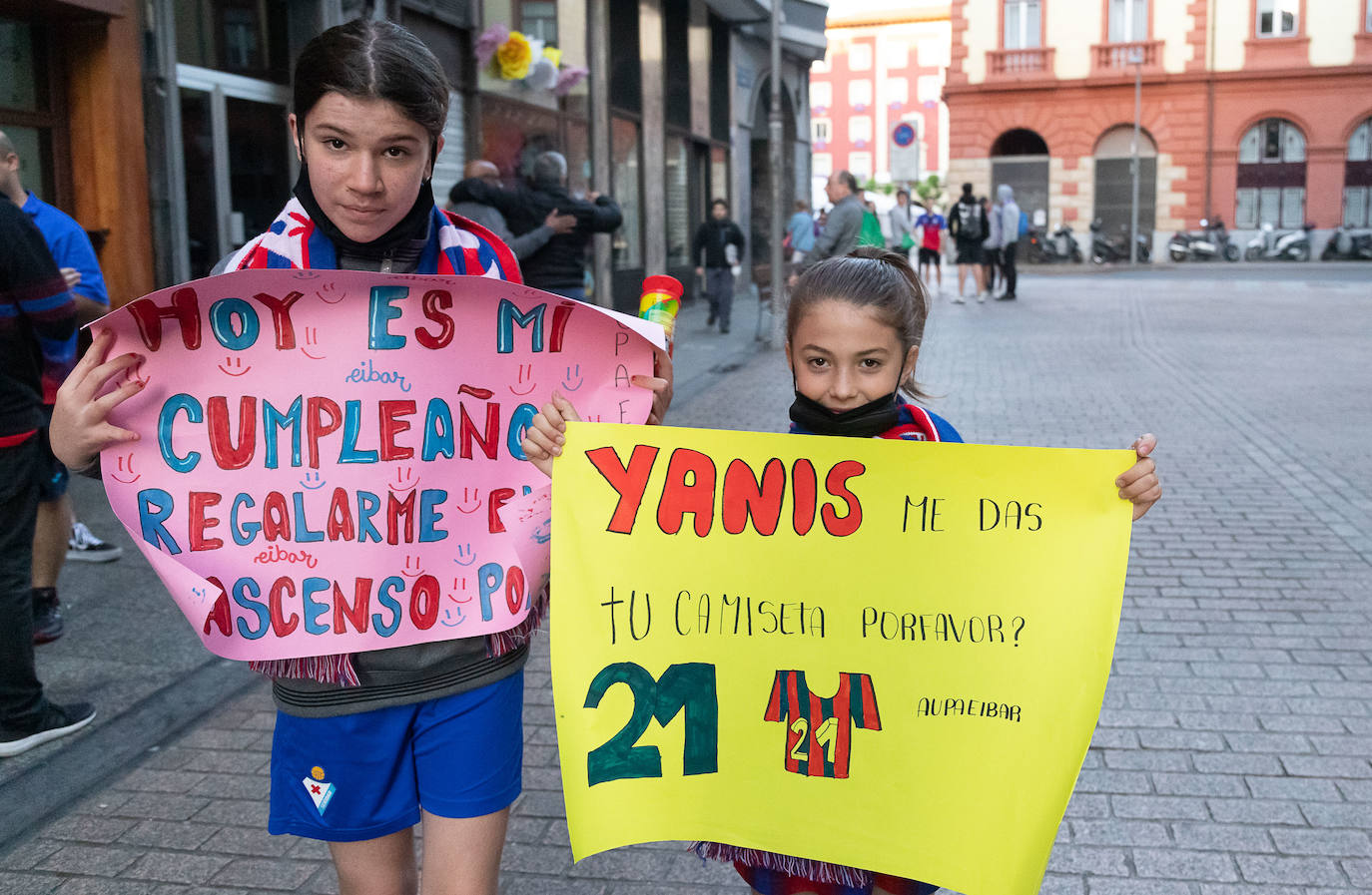 Fotos: La afición se vuelca con el Eibar