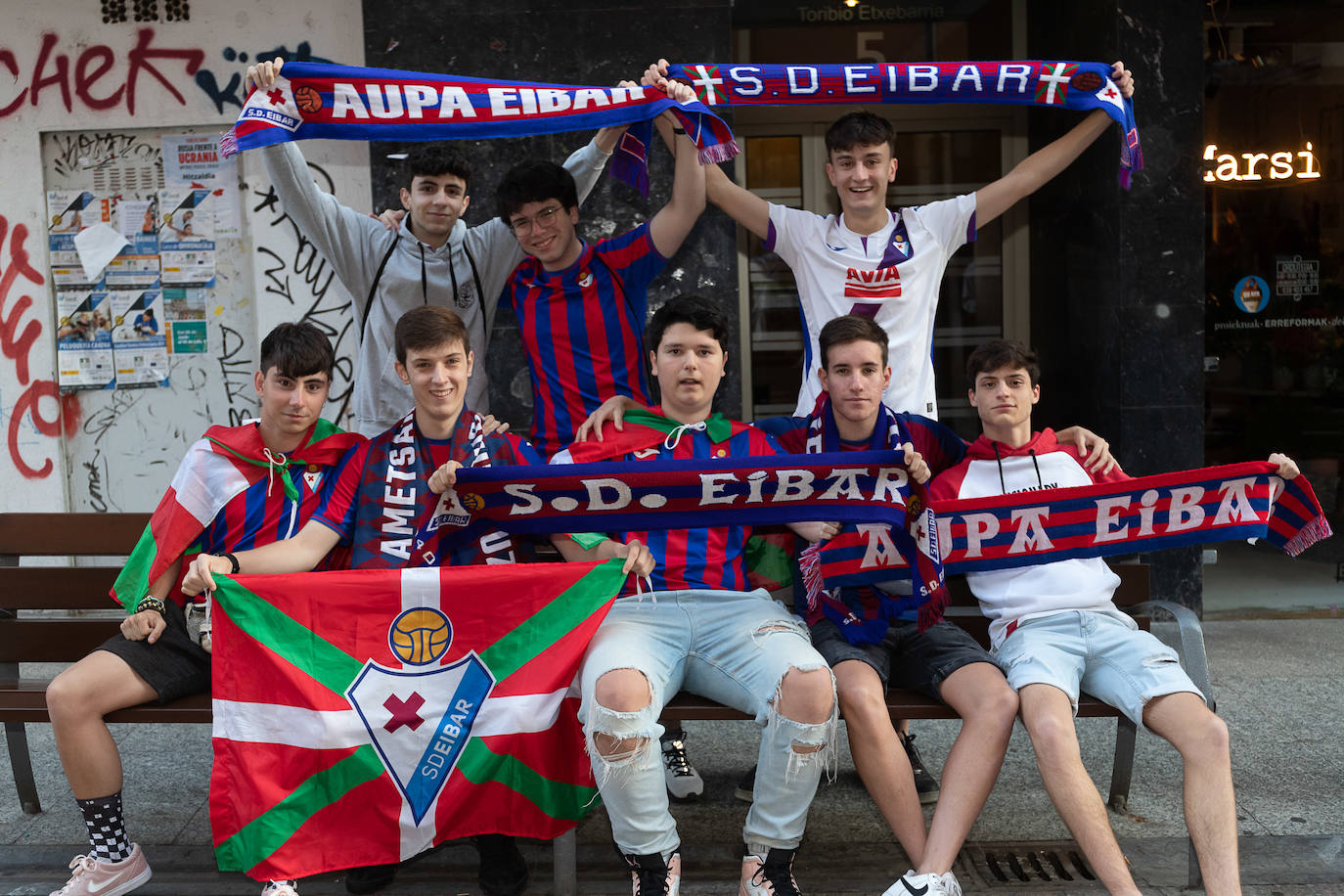 Fotos: La afición se vuelca con el Eibar