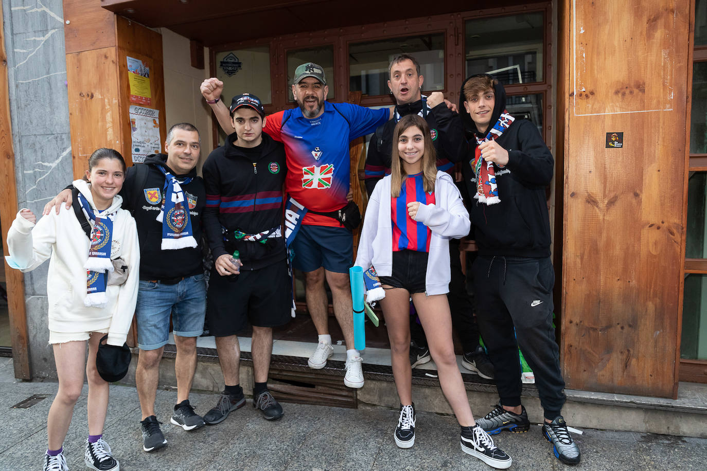 Fotos: La afición se vuelca con el Eibar