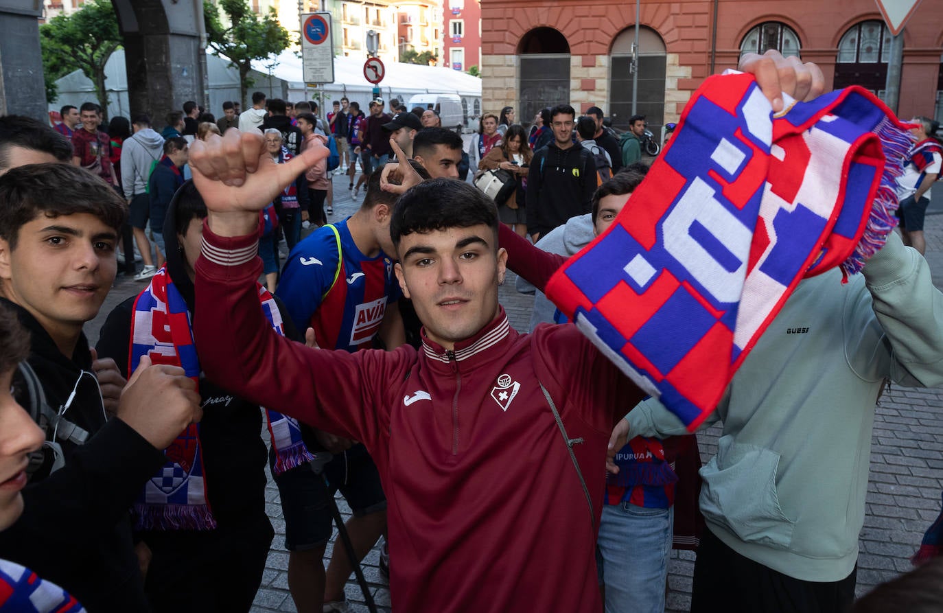 Fotos: La afición se vuelca con el Eibar
