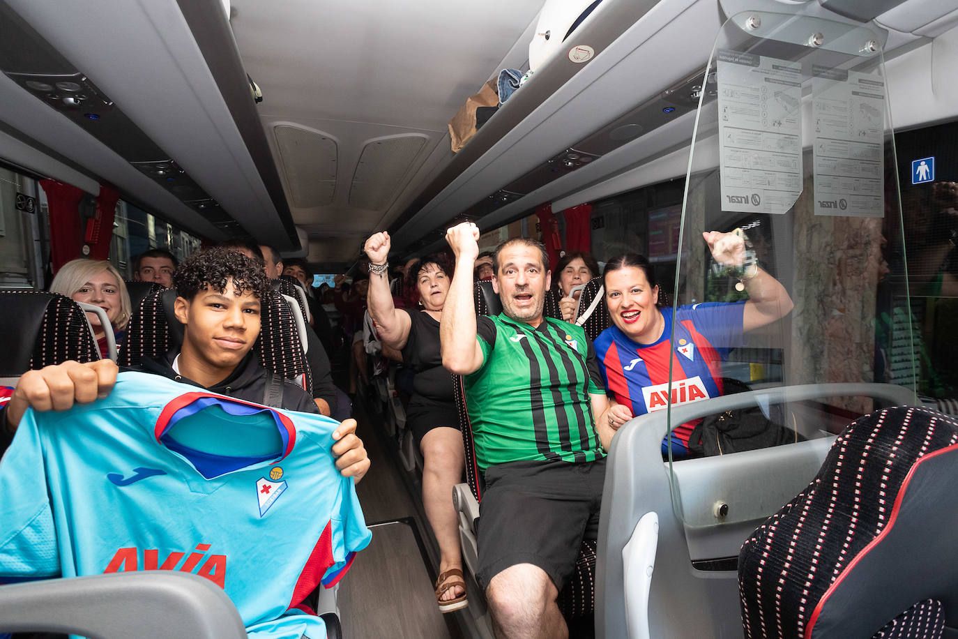 Fotos: La afición se vuelca con el Eibar