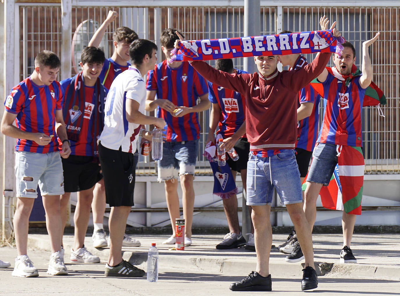 Fotos: La afición se vuelca con el Eibar