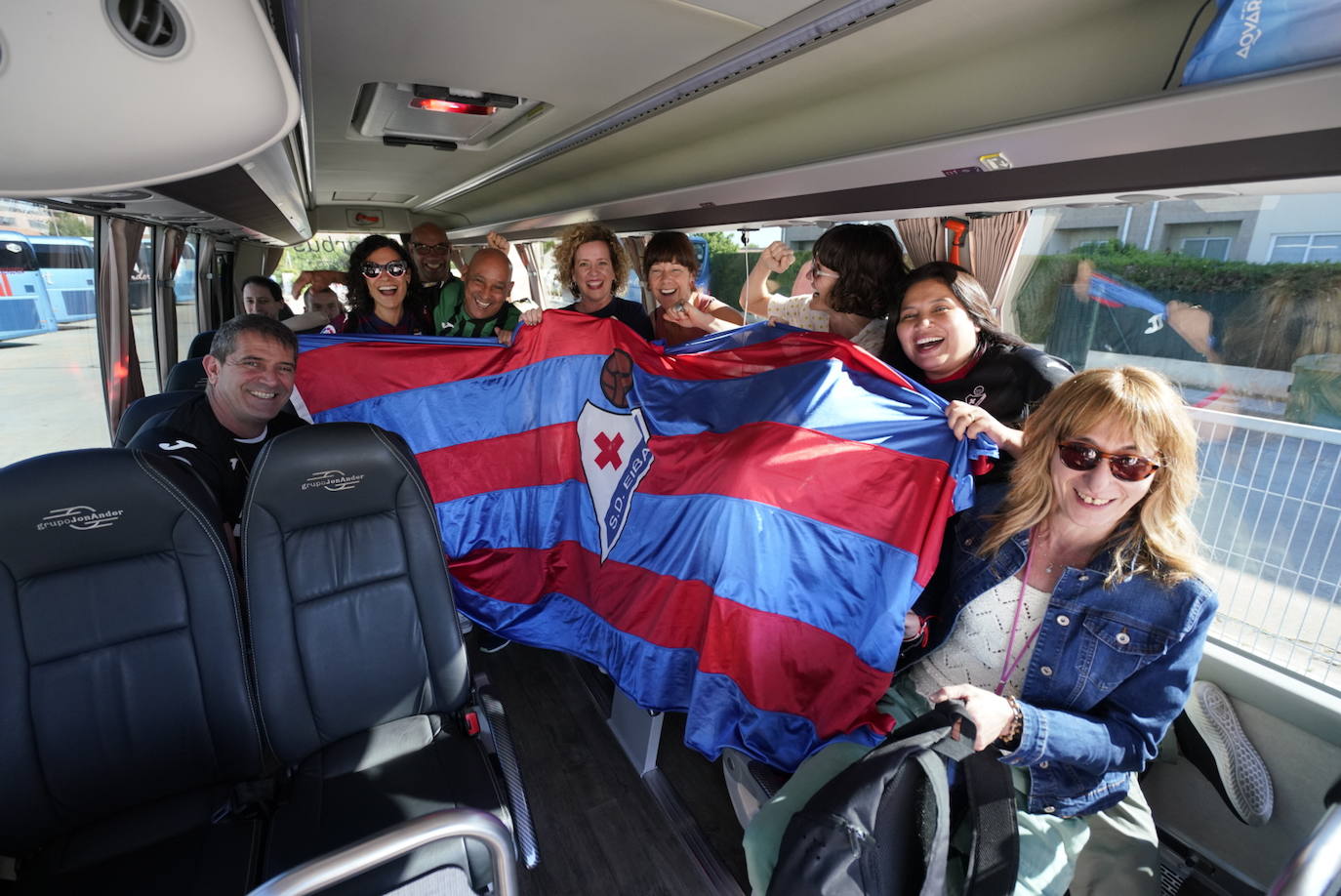 Fotos: La afición se vuelca con el Eibar