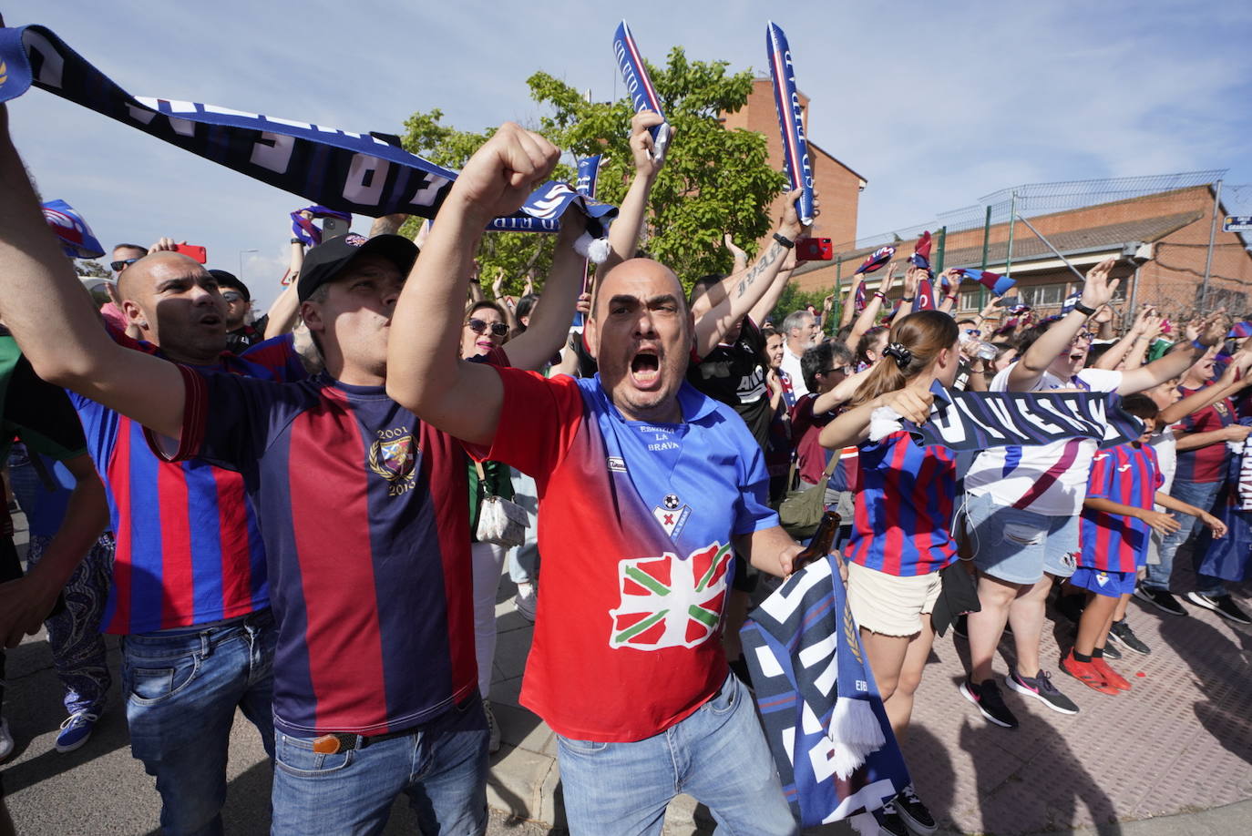 Fotos: La afición se vuelca con el Eibar