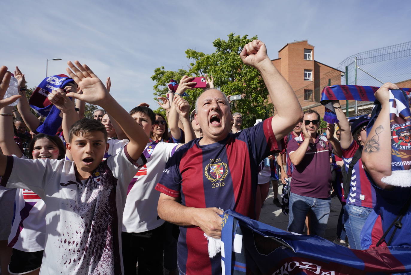 Fotos: La afición se vuelca con el Eibar