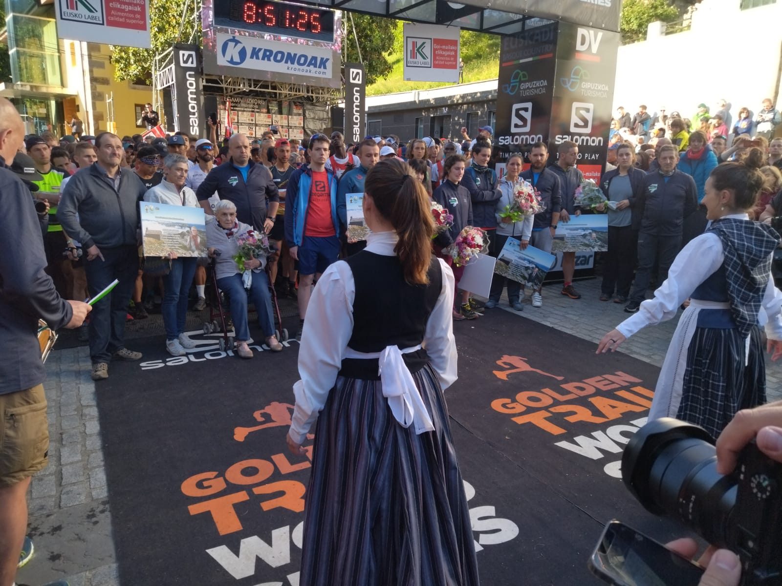 Concentración entre los corredores a punto de salir. 