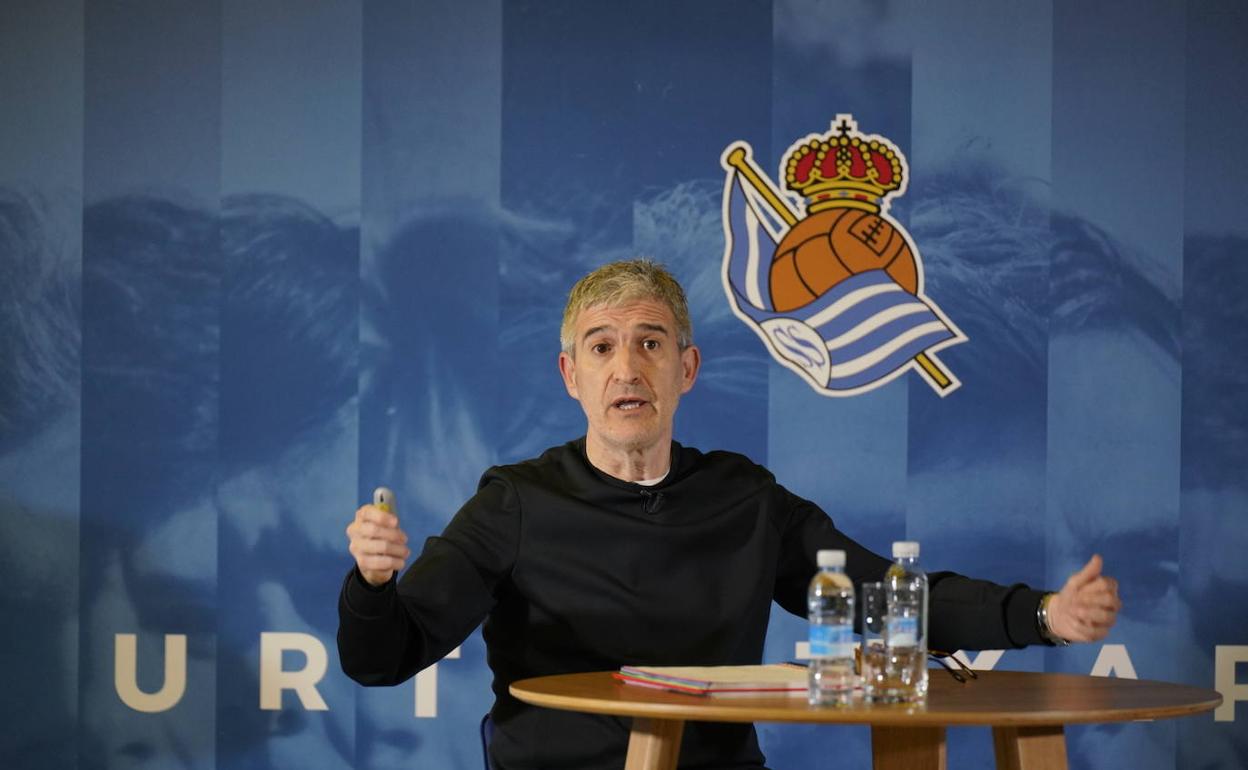 Rueda de prensa de Olabe en Anoeta. 