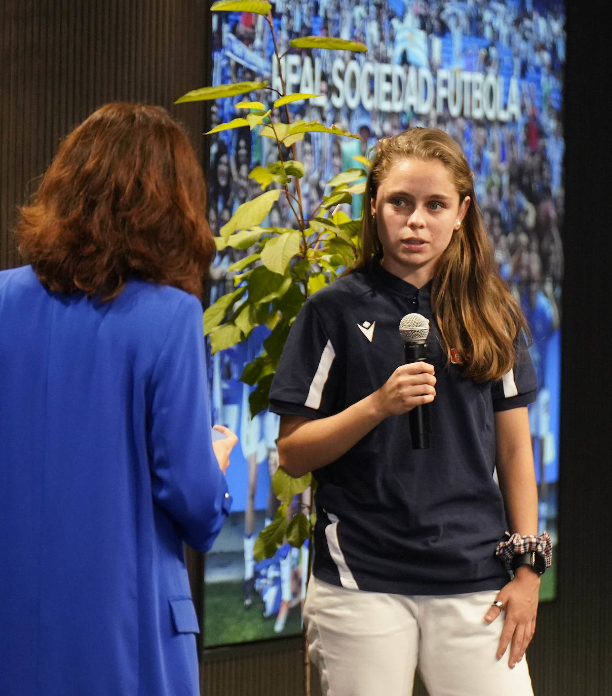 Fotos: Reconocimiento y una foto en el Reale Arena como recuerdo