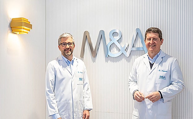 Los doctores Ion Madina y Javier Azparren. 