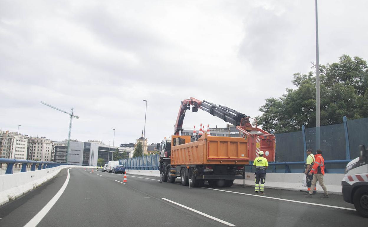 Las obras en la variante de San Sebastián obligarán a coratr un carril durante dos años. 