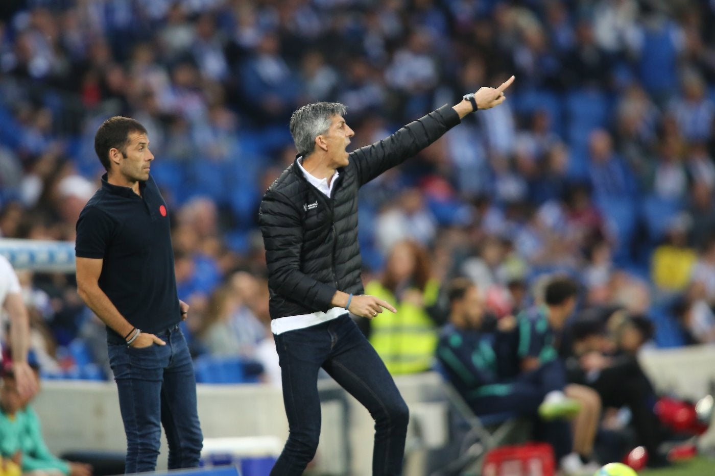 Imanol da indicaciones durante el partido del Cádiz en Anoeta. 