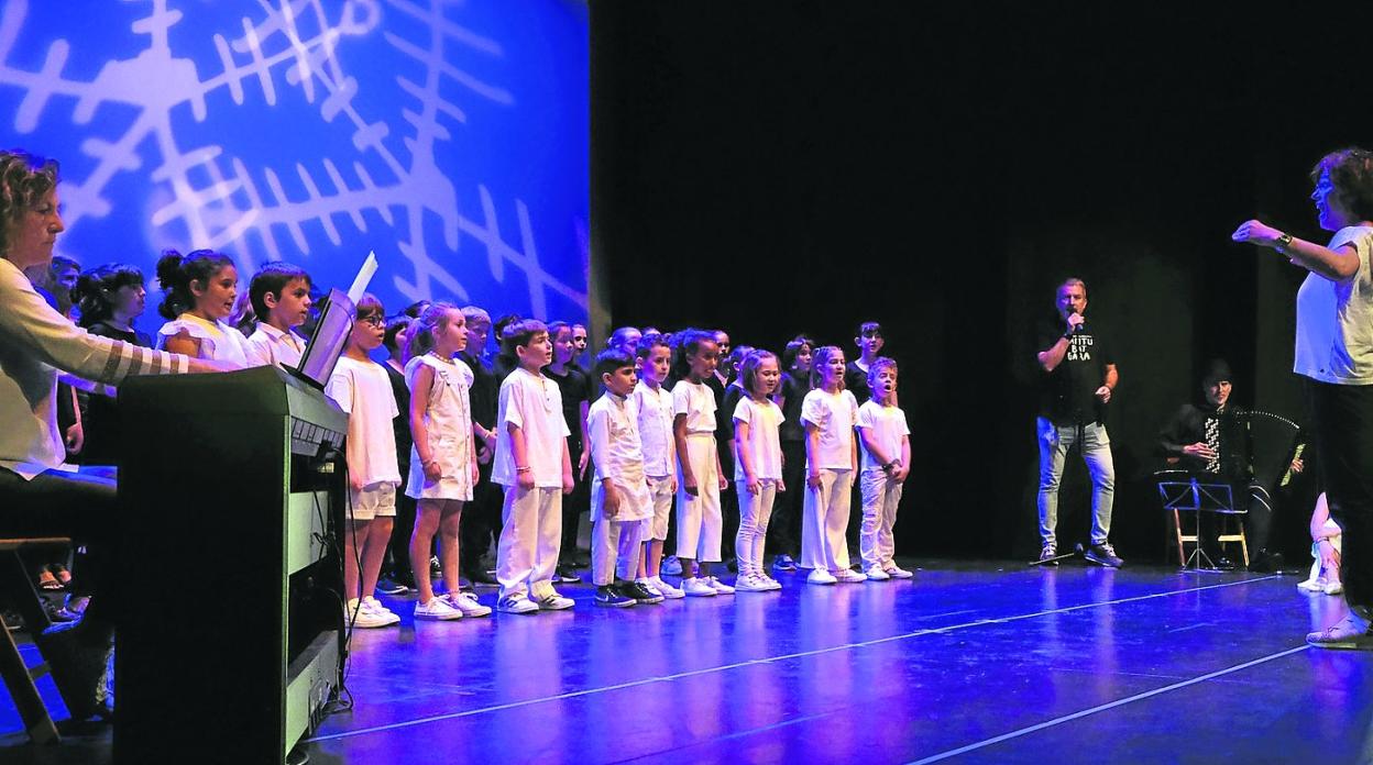 Zumarraga: Hermosa y Maia, en los festivales de la Ikastola