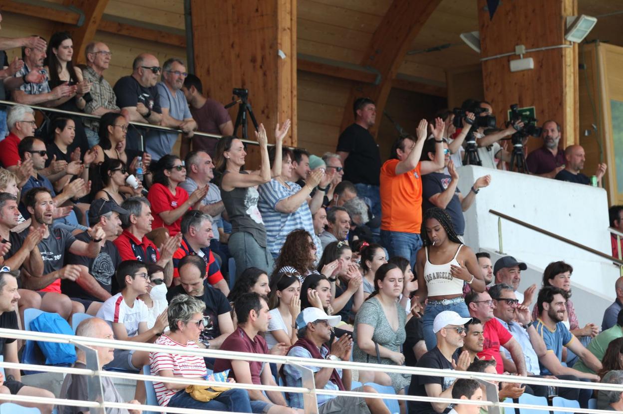 La afición que no esté en Sant Boi podrá seguir el partido por ETB o por la pantalla dispuesta en la Plaza. 