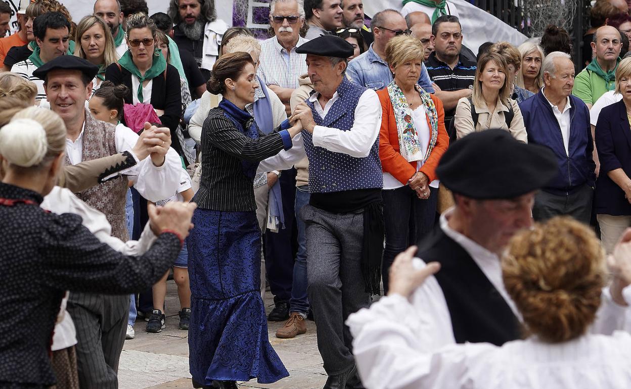 Los bailes han animado las calles de la localidad este fin de semana. 