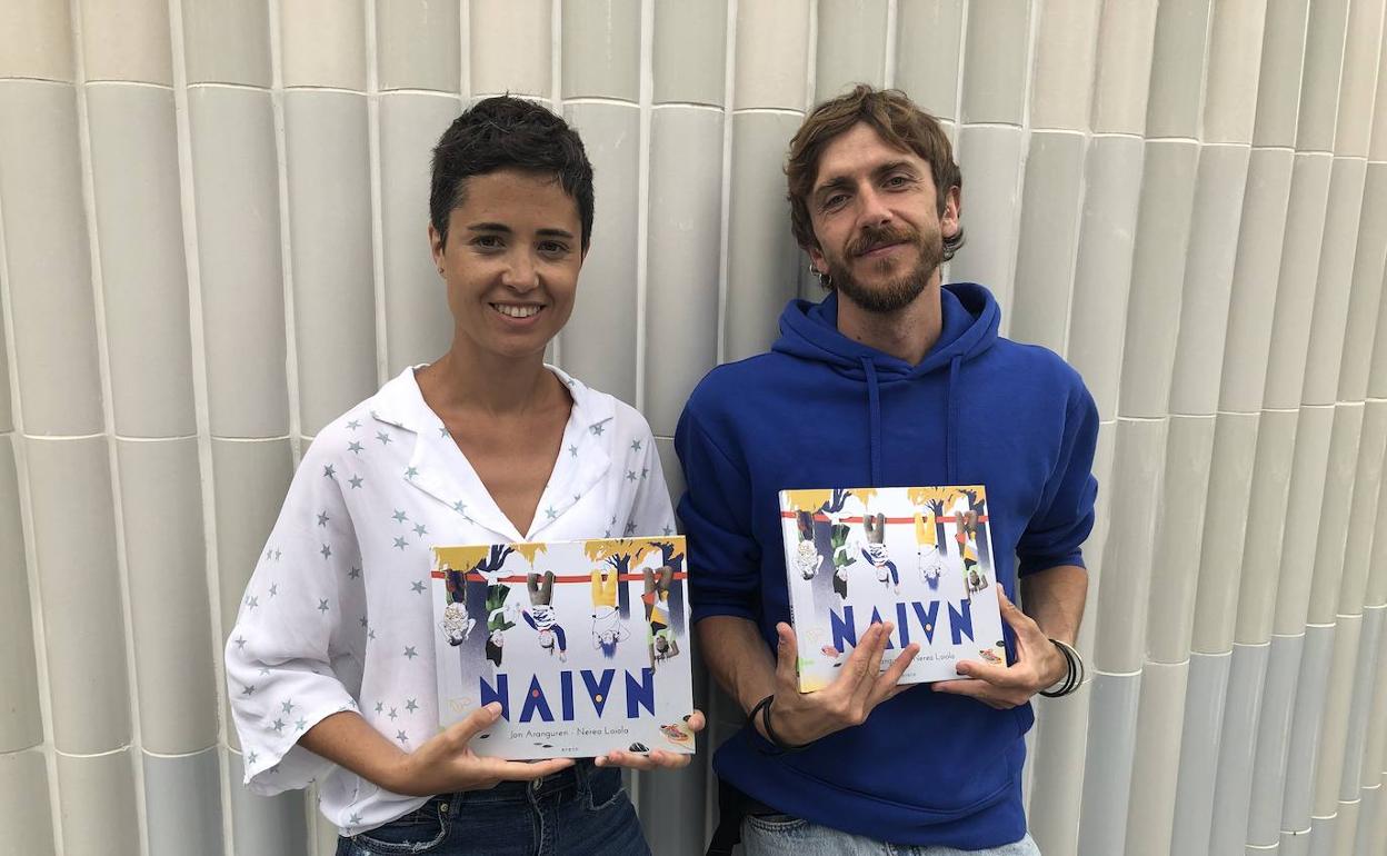 Nerea Loiola eta Jon Aranguren, liburuaren aurkezpenean. 