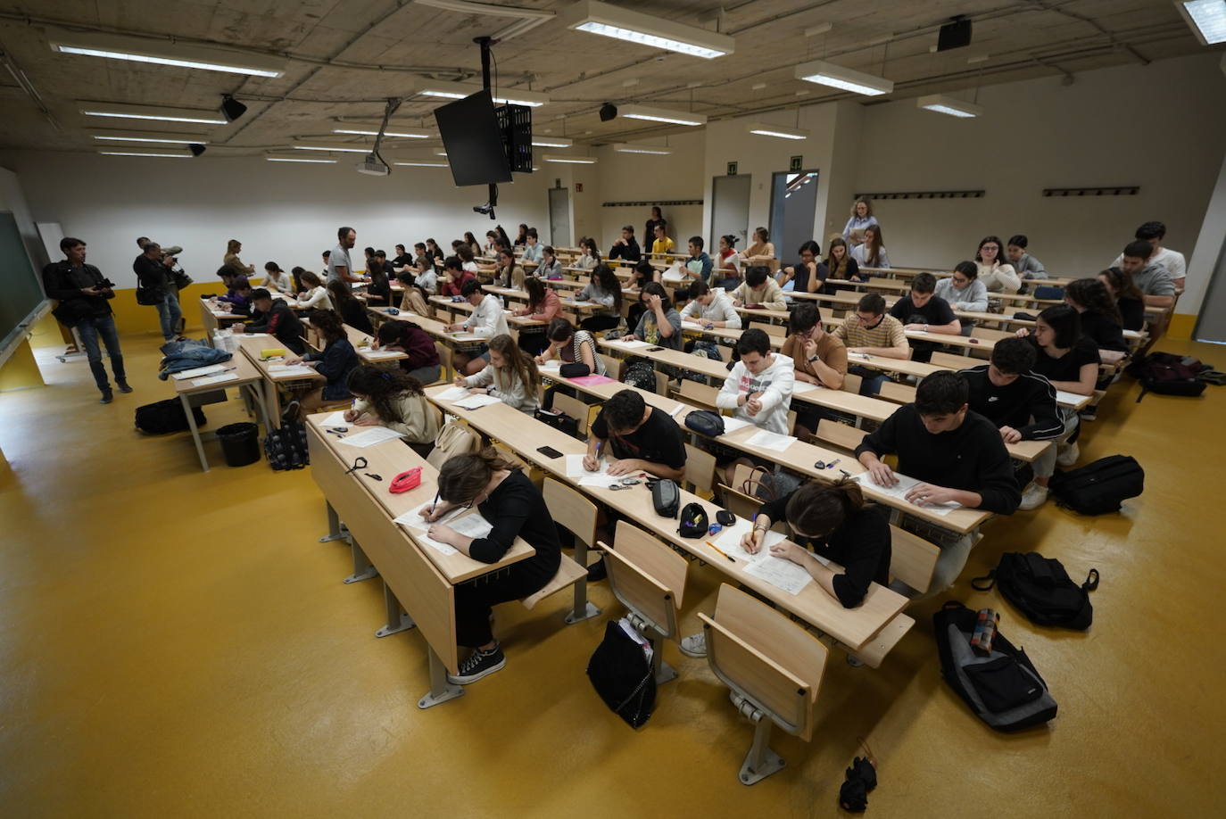 Fotos: 12.767 estudiantes vascos afrontan desde hoy la prueba de Selectividad