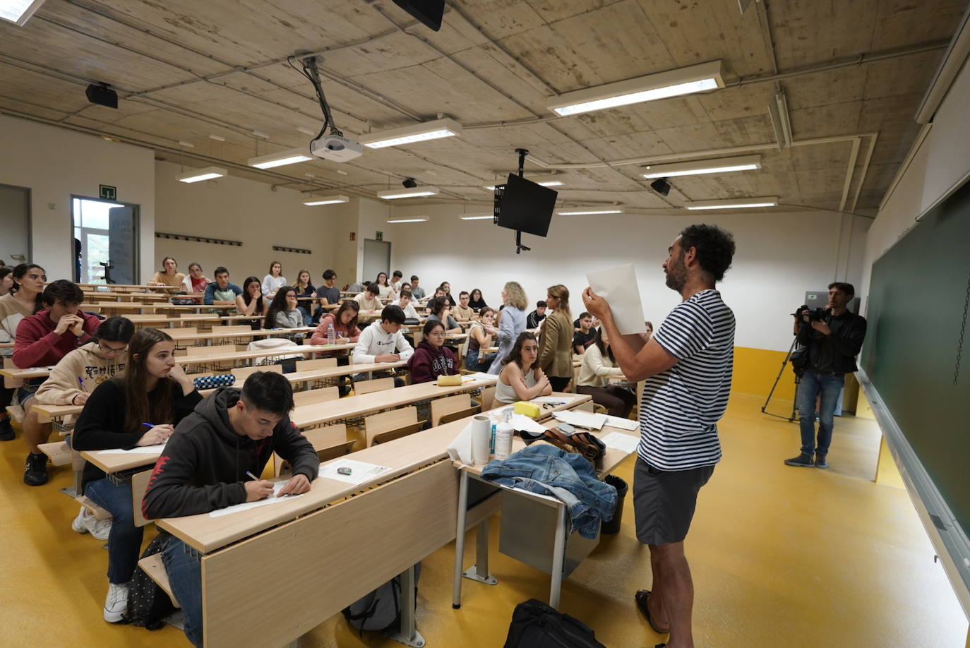 Fotos: 12.767 estudiantes vascos afrontan desde hoy la prueba de Selectividad