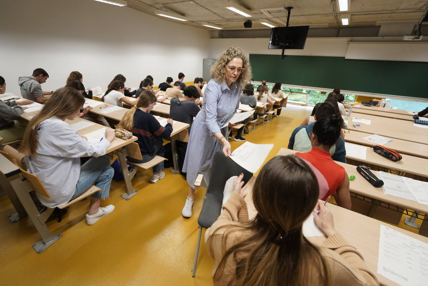 Fotos: 12.767 estudiantes vascos afrontan desde hoy la prueba de Selectividad