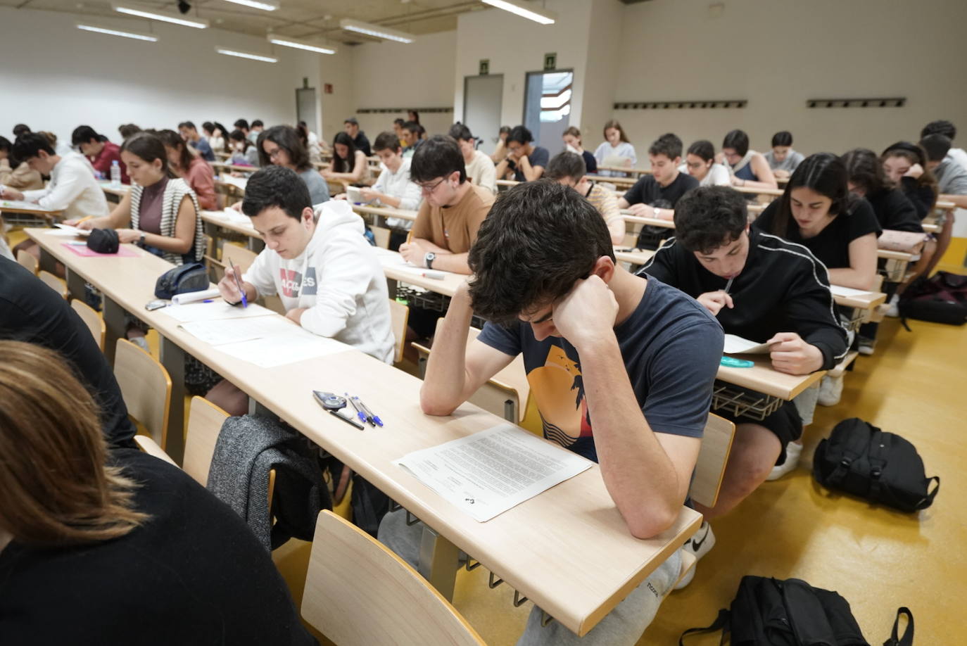 Fotos: 12.767 estudiantes vascos afrontan desde hoy la prueba de Selectividad