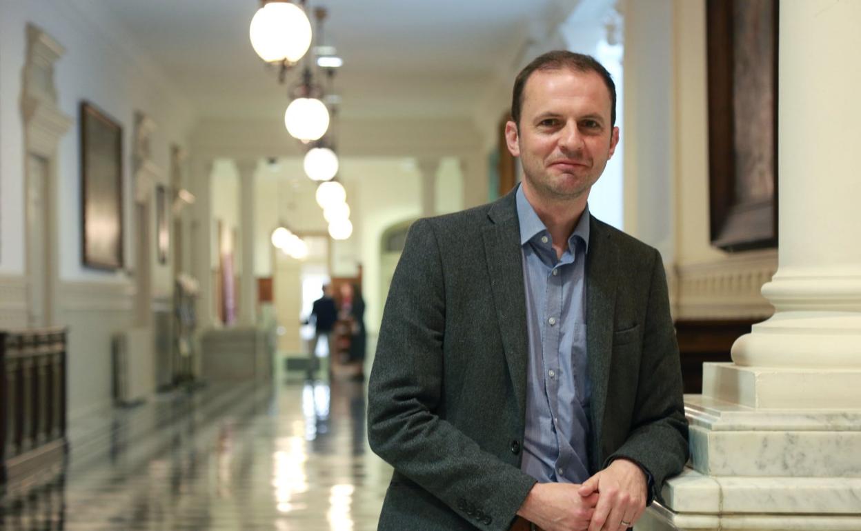 El profesor escocés Stephen Gethins, ayer en el palacio de la Diputación. 
