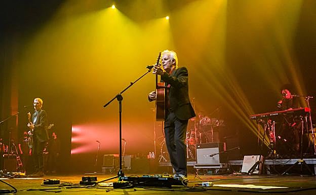 Ariel Rot y Kiko Veneno durante una actuación.